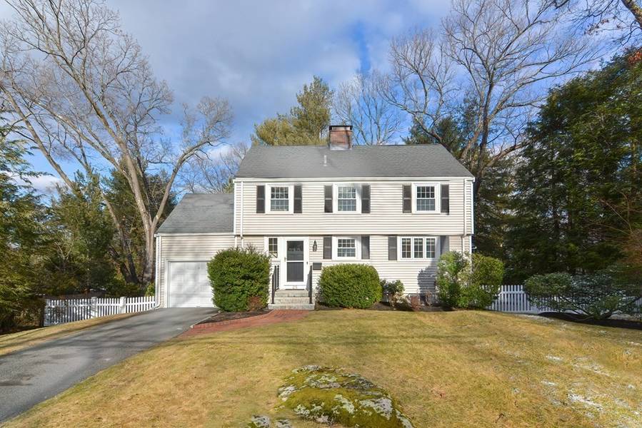 25 Crown Ridge Rd, Wellesley, MA 02482