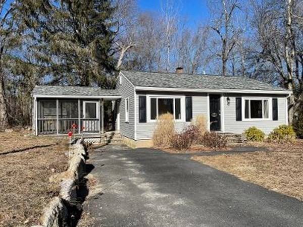 1 Western Circle Ave, Mendon, MA 01756