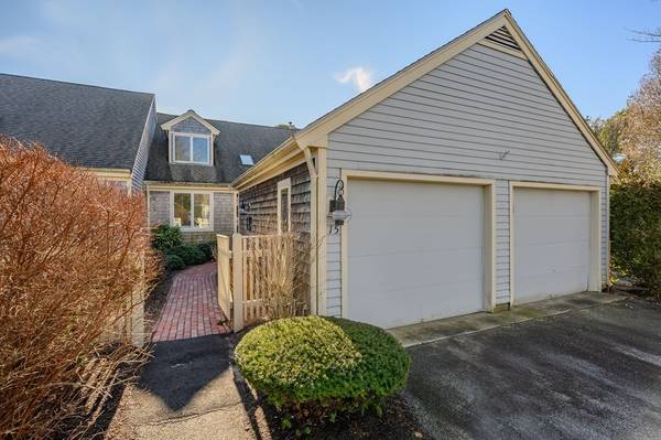 Yarmouth, MA 02675,15 W Woods #15