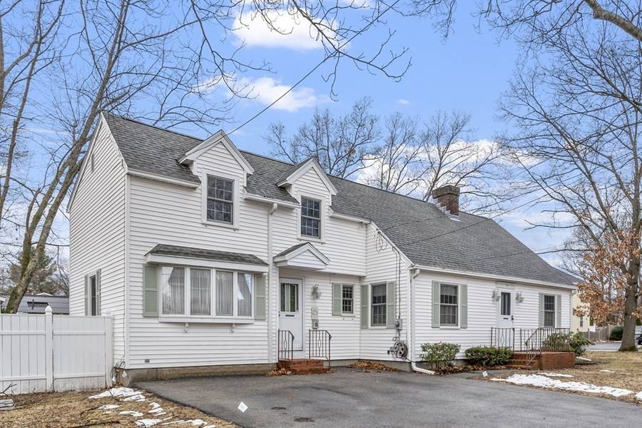 10 Cypress St, Chelmsford, MA 01824