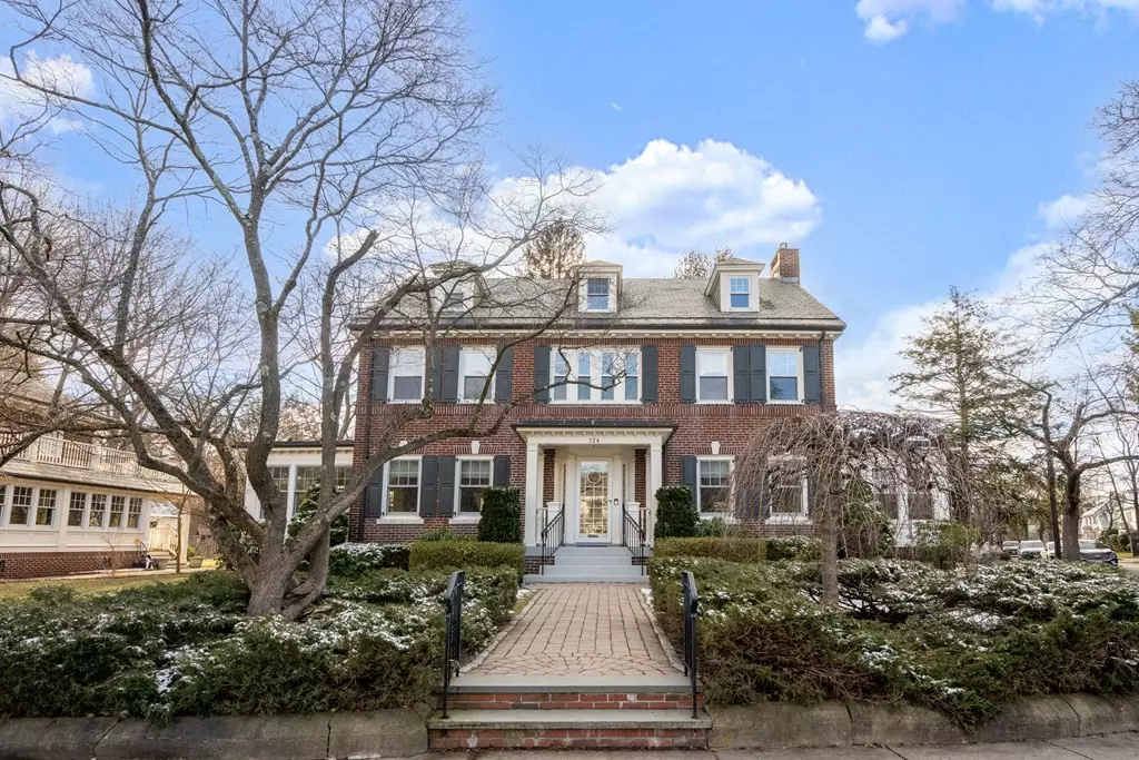 Newton, MA 02459,724 Commonwealth Ave