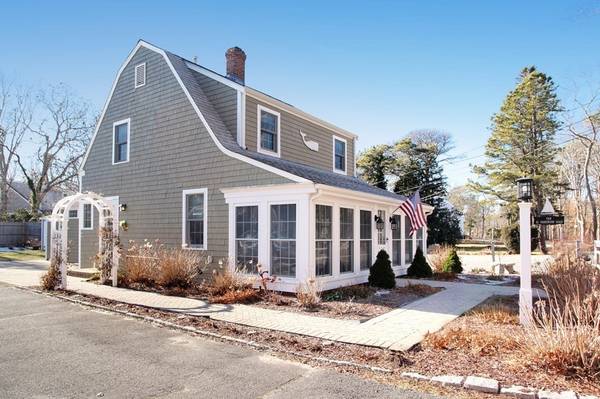 41 Parkwood Rd, Yarmouth, MA 02664