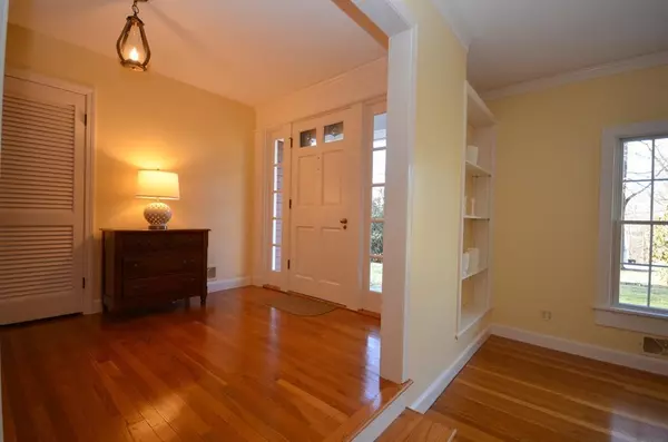 Sutton, MA 01590,19 Butternut Drive