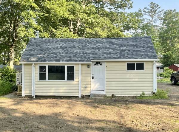 8 Violet St, Lakeville, MA 02347