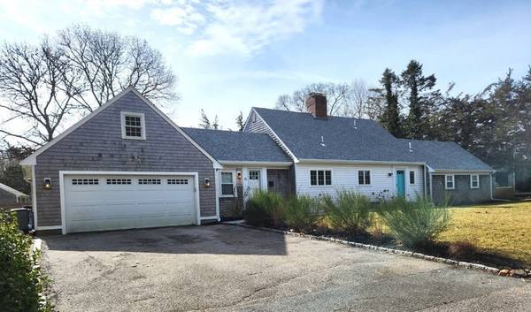 15 Ravenwood Circle,  Falmouth,  MA 02540