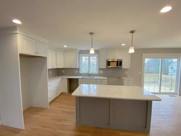 Groton, MA 01450,2 Oriole Dr