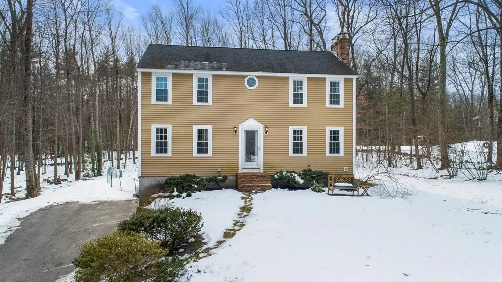 30 Lexington Dr, Hampstead, NH 03841