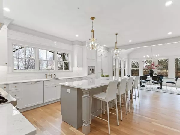 Newton, MA 02468,31 Karen Rd