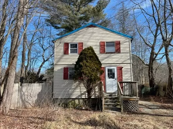 4 Juniper Rd, Holbrook, MA 02343