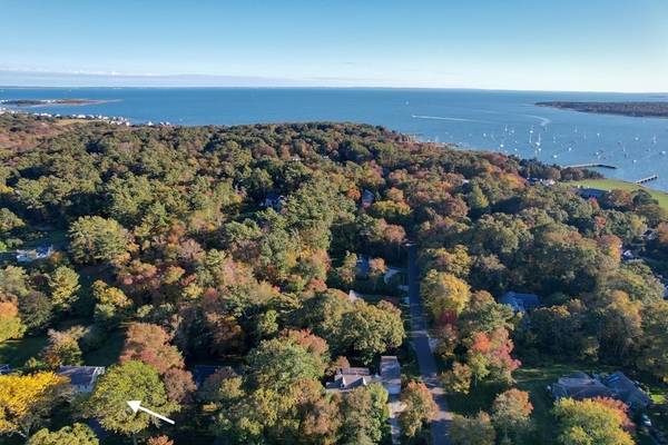 16 Marion Rd, Mattapoisett, MA 02739