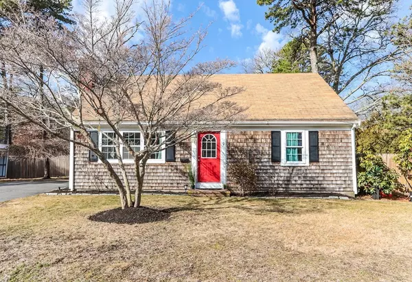 2 Constance Ave, Yarmouth, MA 02673