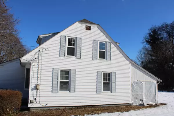 Greenfield, MA 01301,208 Fairview St W