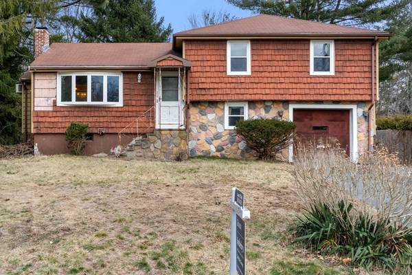 28 Birchwood Rd, Holbrook, MA 02343