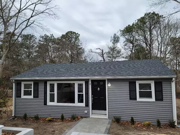 4 Leisure Ln, Wareham, MA 02538