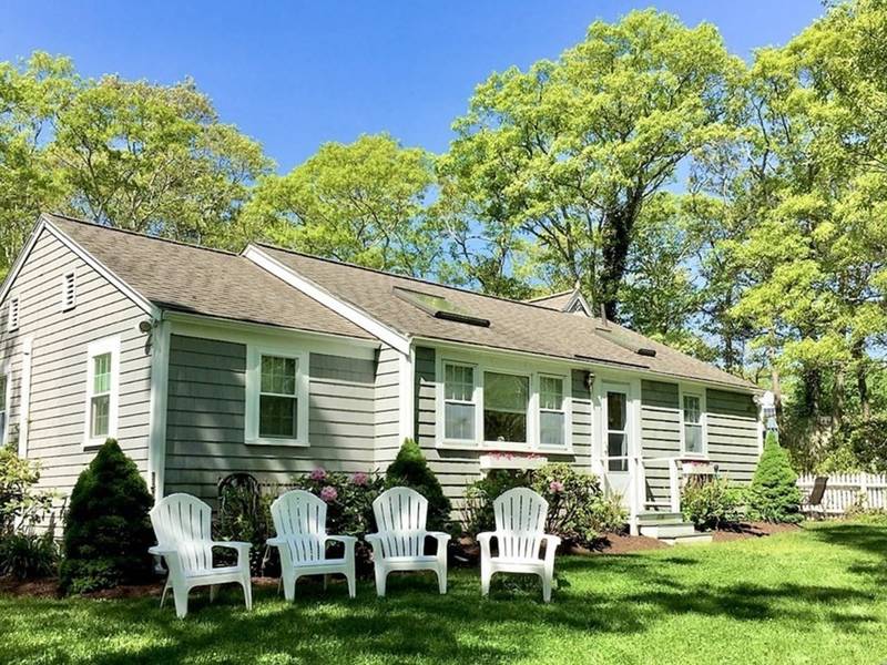 8 Wharf Ave, Mashpee, MA 02649