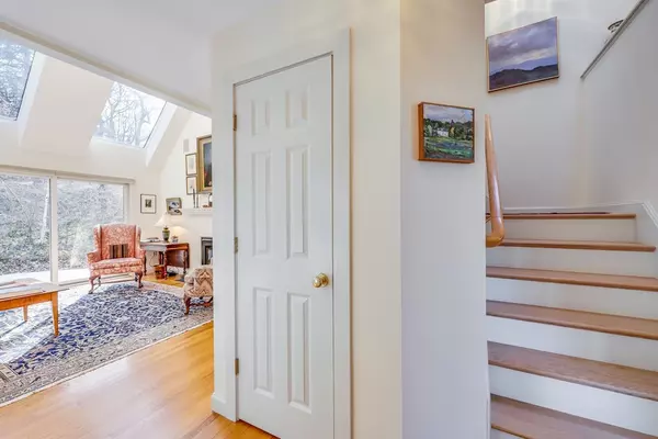 Falmouth, MA 02543,5 Mast Rd