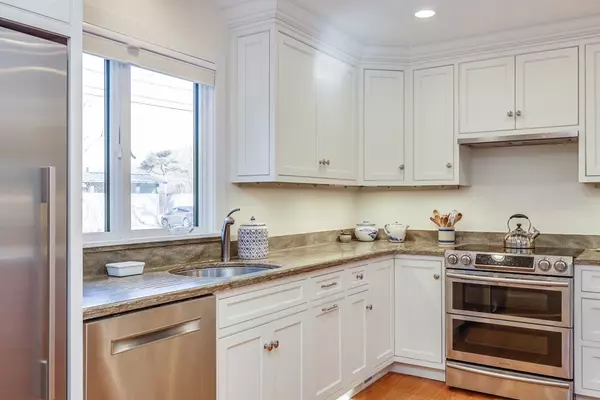 Falmouth, MA 02543,5 Mast Rd