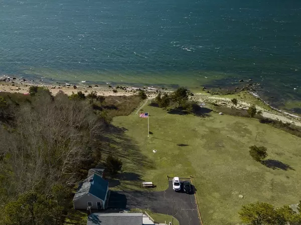 21 Elizabeth Ln, Wareham, MA 02571