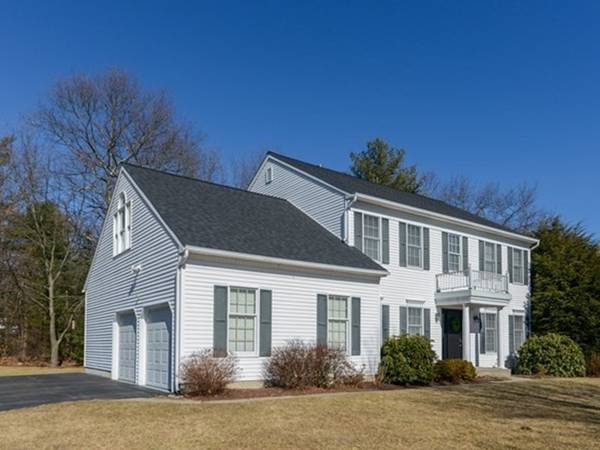 4 Phillips Pond Ln,  Franklin,  MA 02038