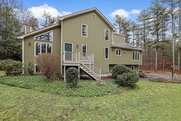 10 Jethol Dr, Freetown, MA 02702