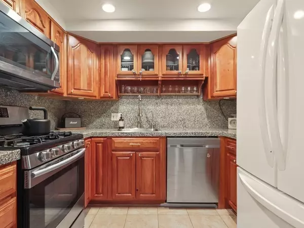 Boston, MA 02467,44 Broadlawn Park #11