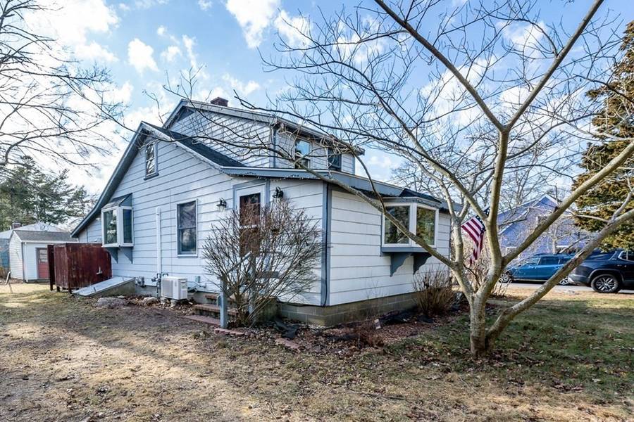 8 Parkwood Drive, Wareham, MA 02571