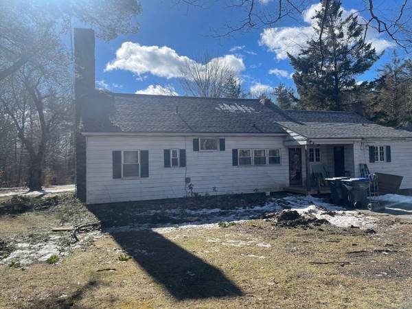 38 Morgan Rd, Hubbardston, MA 01452