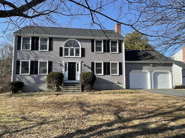 29 Pleasant St, Upton, MA 01568