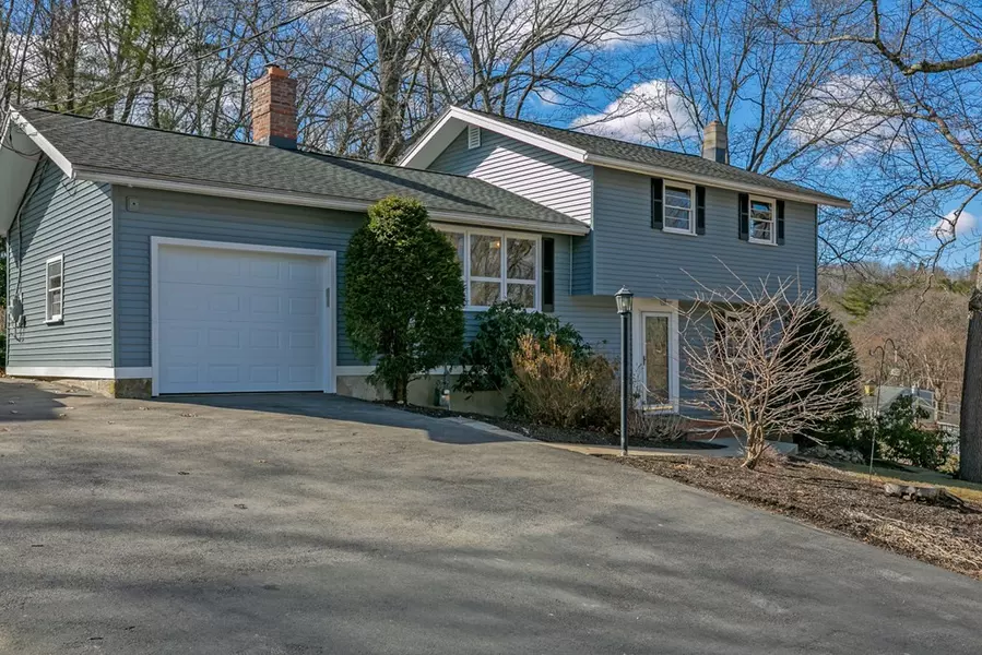 86 Fort Meadow Dr, Hudson, MA 01749