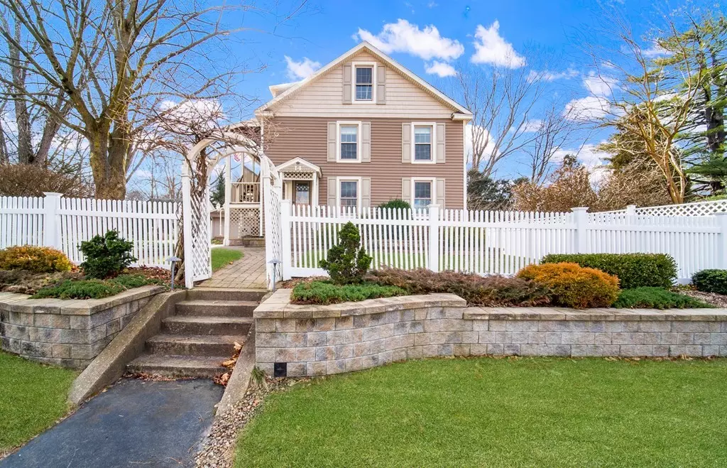 Agawam, MA 01001,14 Leonard St