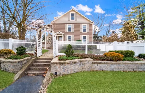 14 Leonard St, Agawam, MA 01001