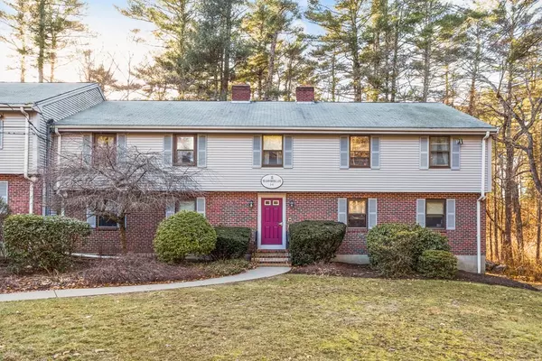 8 Meadowbrook Ln #4, Easton, MA 02375