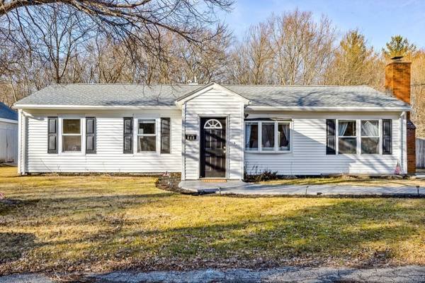 484 Hogg Memorial Dr, Whitman, MA 02382