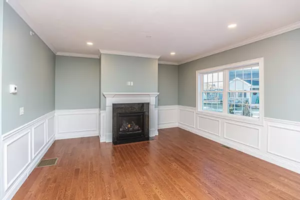 Dudley, MA 01571,19 Country Club Blvd #22