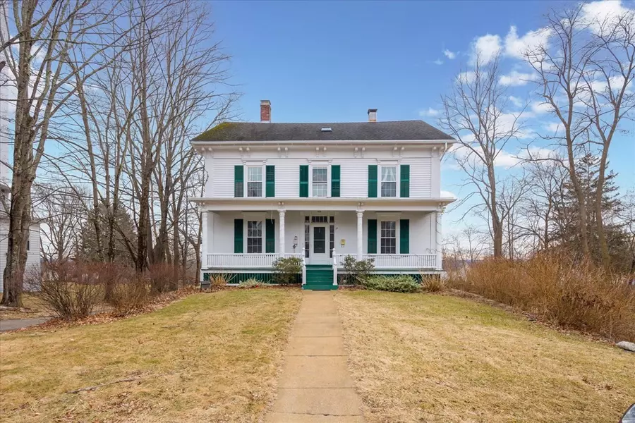 29 Mount Pleasant St, North Brookfield, MA 01535