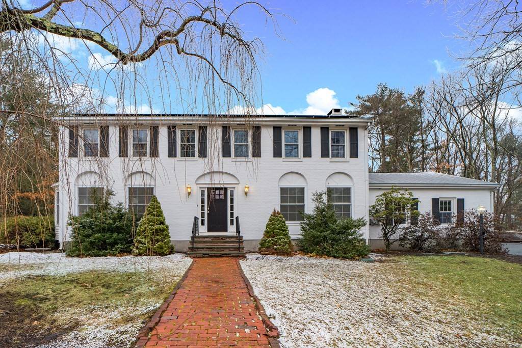 9 Garry Dr, Medfield, MA 02052