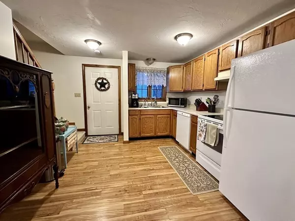 Sutton, MA 01590,37 Boston Rd #A