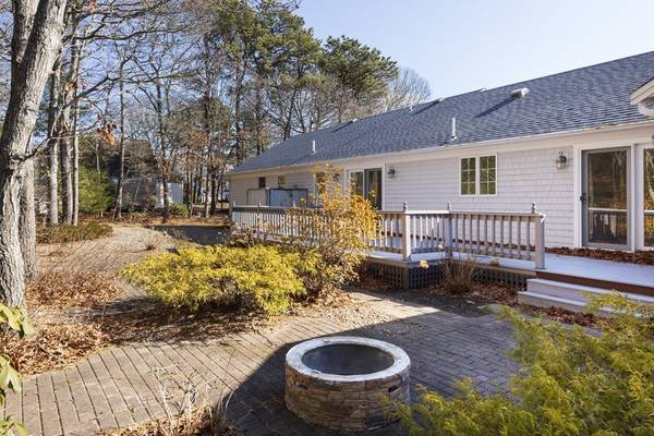 Yarmouth, MA 02664,18 Coveview Dr