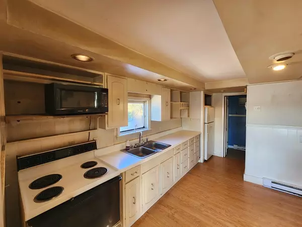 Brookfield, MA 01506,104 Quaboag St