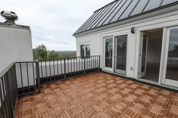 Nashua, NH 03062,10 Mountain Laurel #607