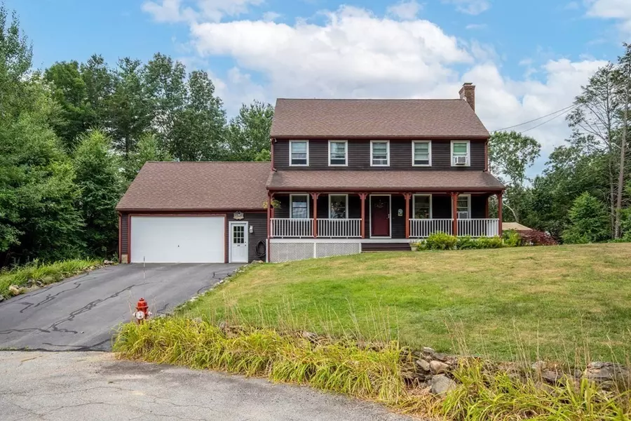 23 Elizabeth St, Amesbury, MA 01913