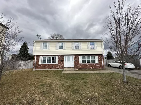 44 Russell St, Fall River, MA 02721