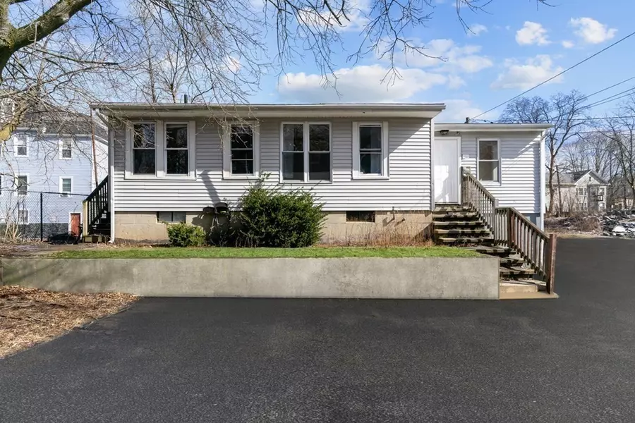 3 Brookline St, Webster, MA 01570