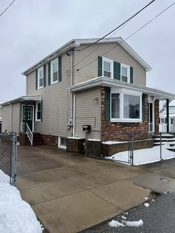 135 Pebble St, Fall River, MA 02721