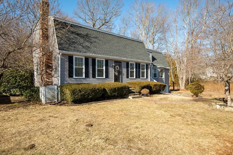 9 Ash St, Amesbury, MA 01913