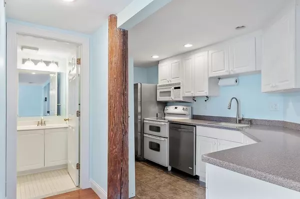 Newburyport, MA 01950,53 Warren Street #220