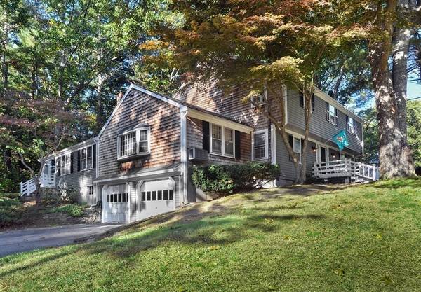 10 Flint Locke Dr, Duxbury, MA 02332