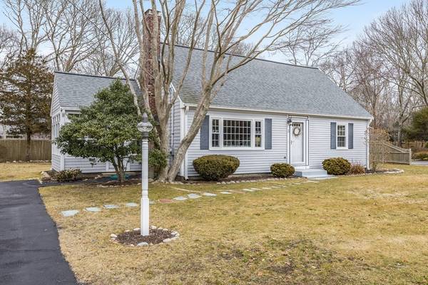 3 Cooper Rd, Falmouth, MA 02536