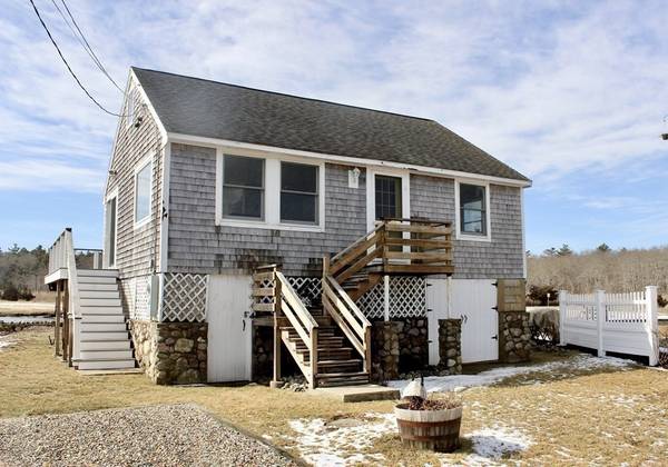 18 Shore Dr, Mattapoisett, MA 02739