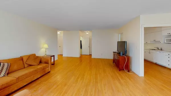 Newton, MA 02467,2 Hammond Pond Parkway #102